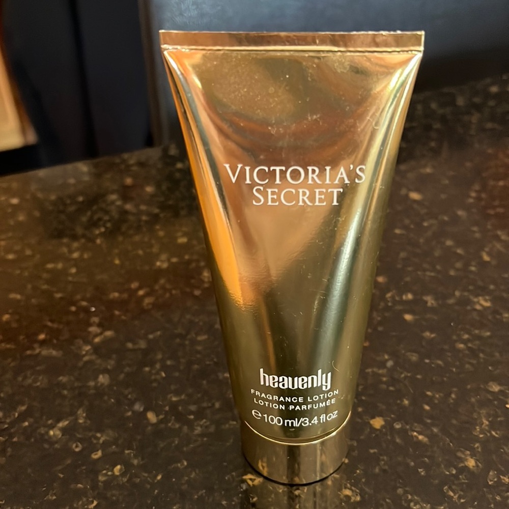 Host pick 🥳 VS Heavenly lotion 3.4oz.
